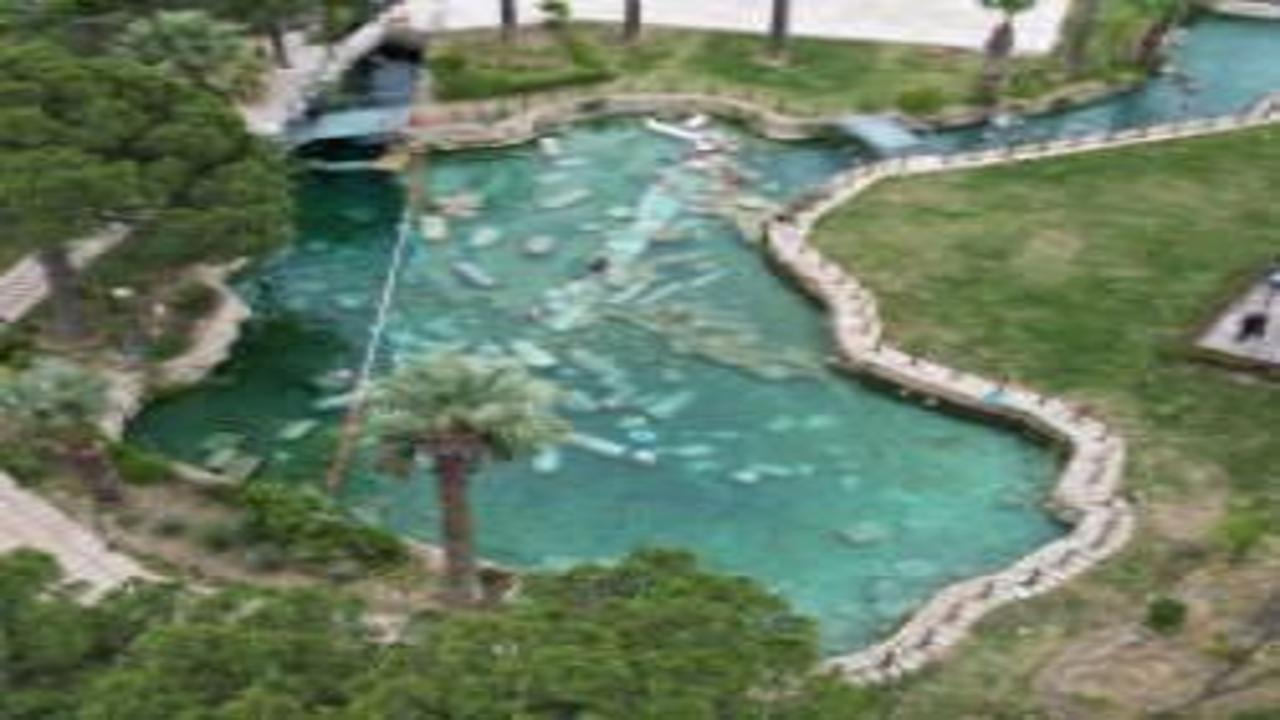 Pamukkale’deki 2 bin 800 yıllık “Kleopatra Havuzu” yeniden ziyarete açıldı