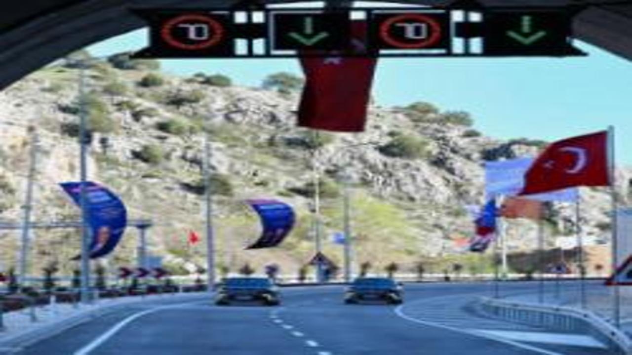 30 dakikalık yol 15 dakikaya düştü: Çorum-Laçin Yolu ve Kırkdilim Tünelleri hizmete açıldı