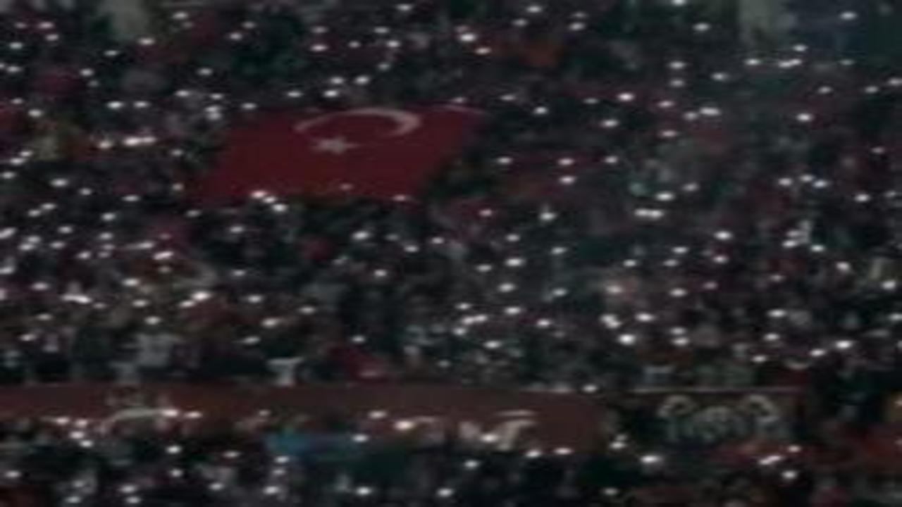 Elazığspor taraftarından muazzam görüntü: Şehit ölmez diyen, birileri var!