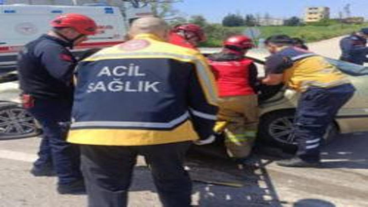 Balıkesir'de otomobiller çarpıştı: 3'ü ağır 6 yaralı