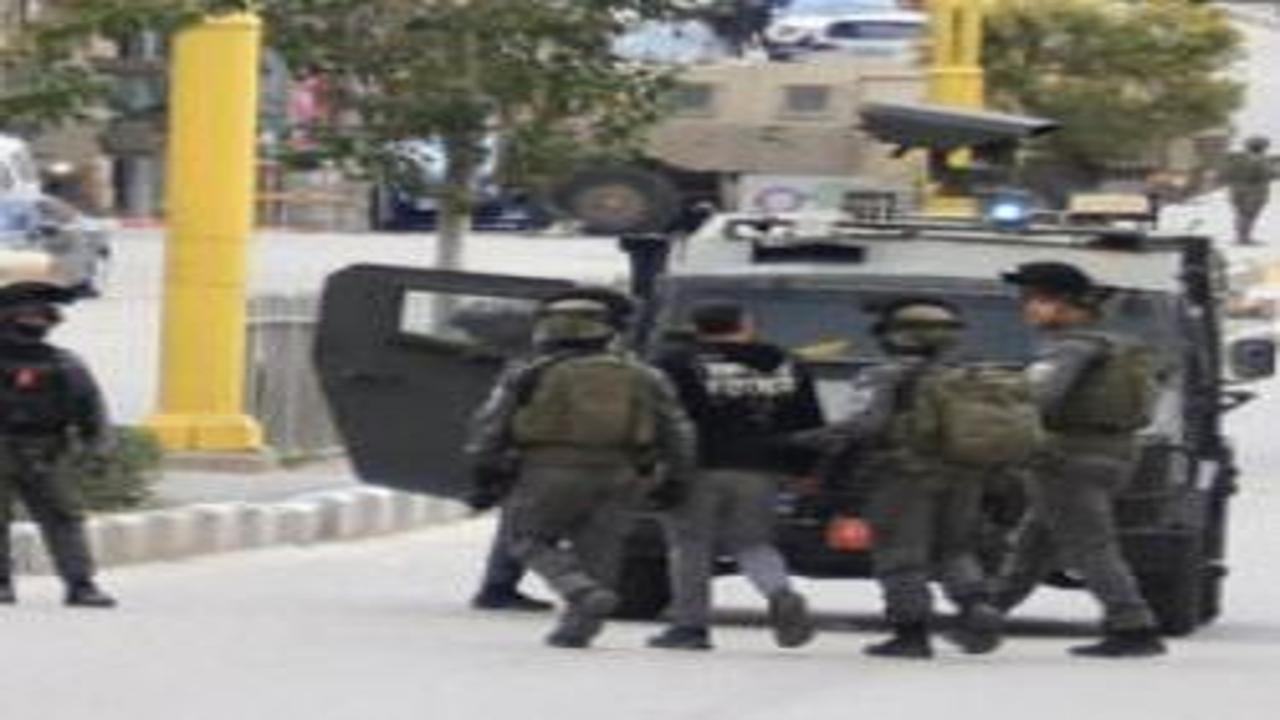 Batı Şeria’da şafak baskınları: Aynı aileden 5 gözaltı!