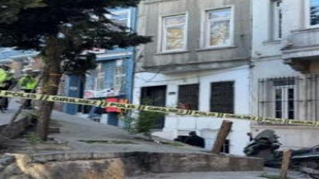 Beyoğlu'nda şüpheli ölüm! Evdeki detaylar dikkat çekti, kız arkadaşı gözaltına alındı