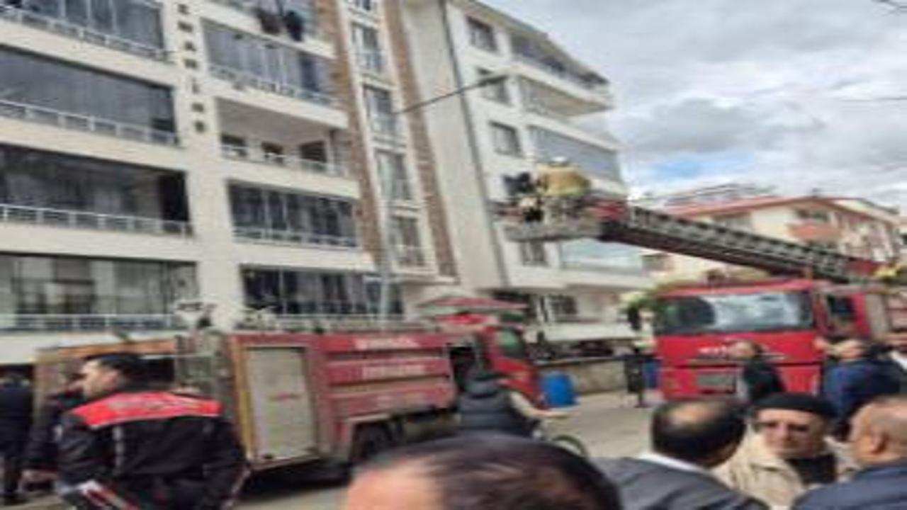 Bingöl’de korkutan yangın: Dumanlar binayı sardı, 13 kişi etkilendi