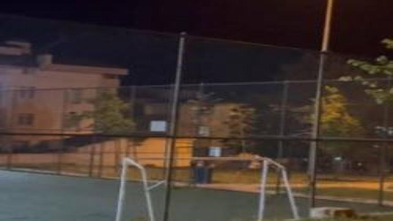 Büyükçekmece'de parkta bıçaklı kavga: 2 ağır yaralı