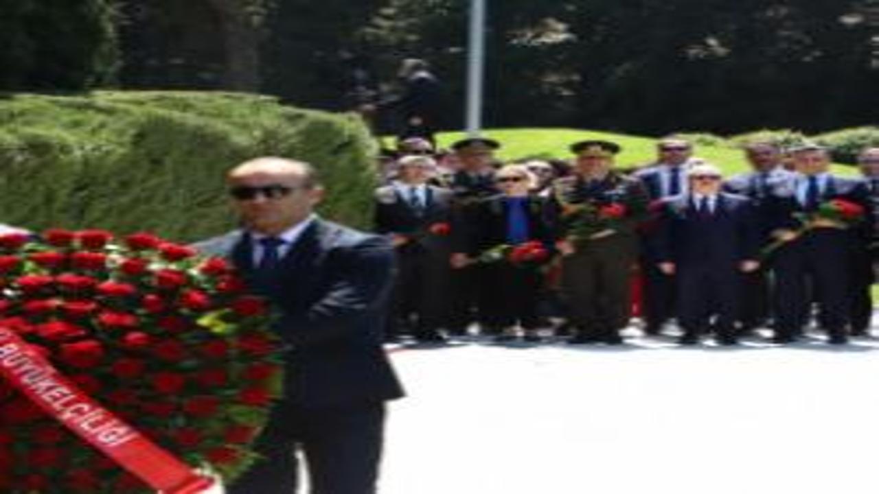 Haydar Aliyev doğumunun 103. yılında Bakü'de anıldı
