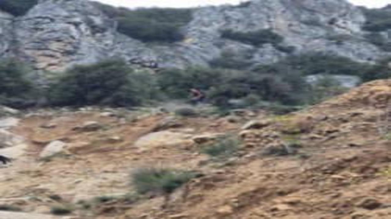 Dağlık alanda mahsur kalan 2 çocuk kurtarıldı