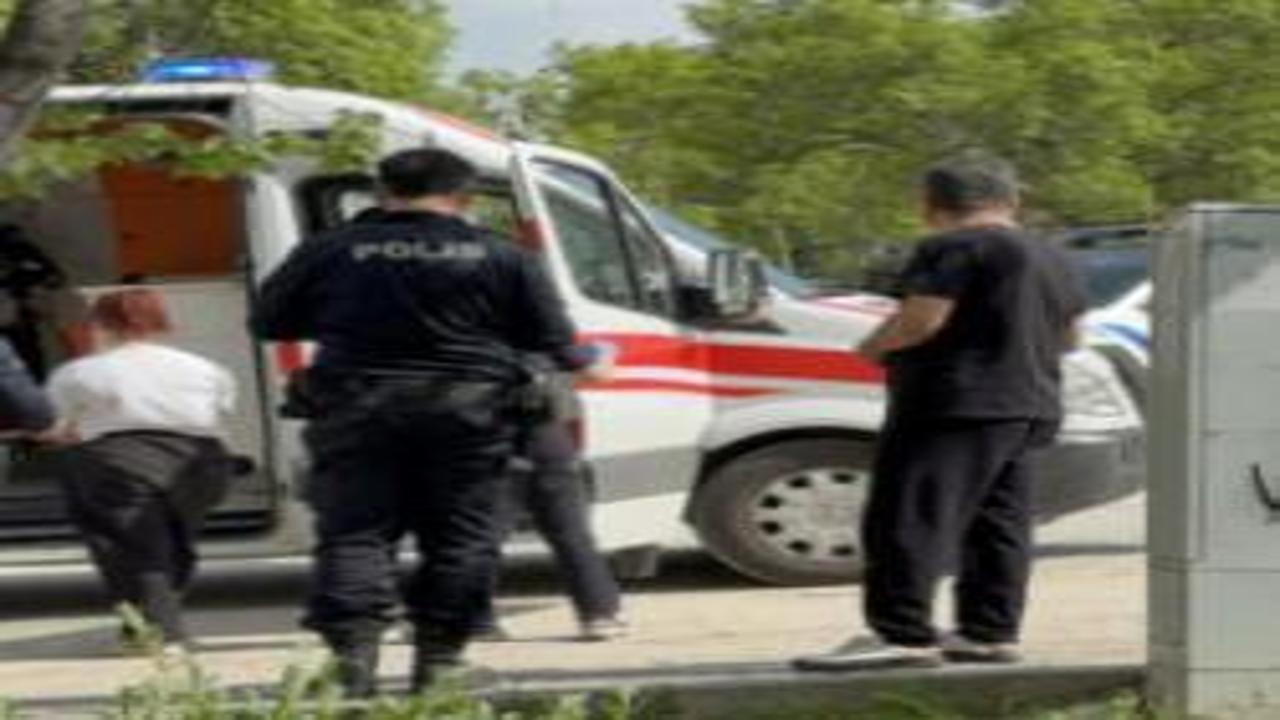 Erkek arkadaş kavgasında 3 kız bıçakla yaralandı