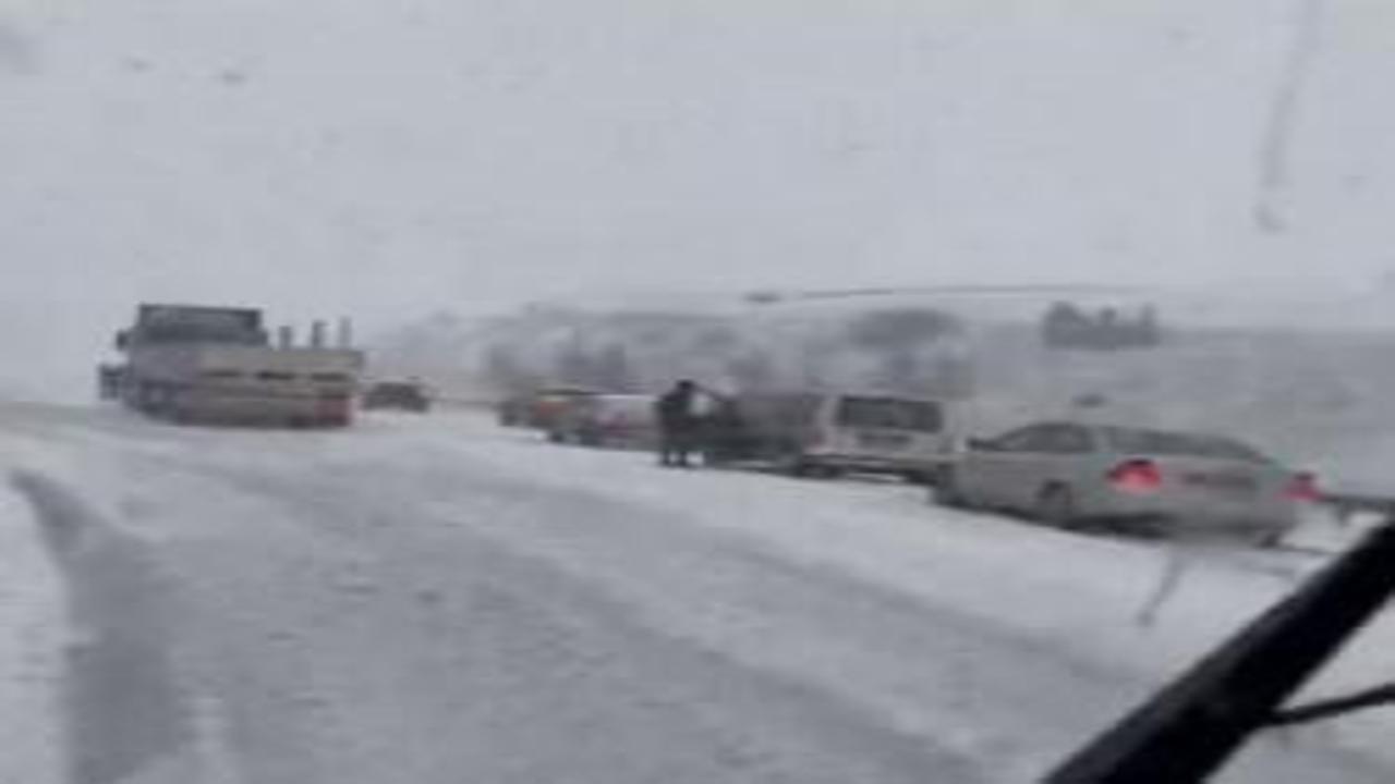 Erzurum’da kar sürprizi: Mayıs ayında lapa lapa yağdı