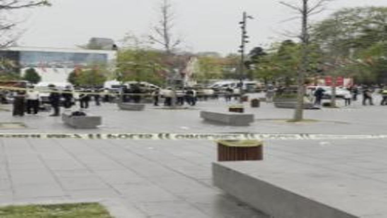 Beşiktaş'ta palalı saldırı! Polis ateş açarak durdurdu: 4 yaralı