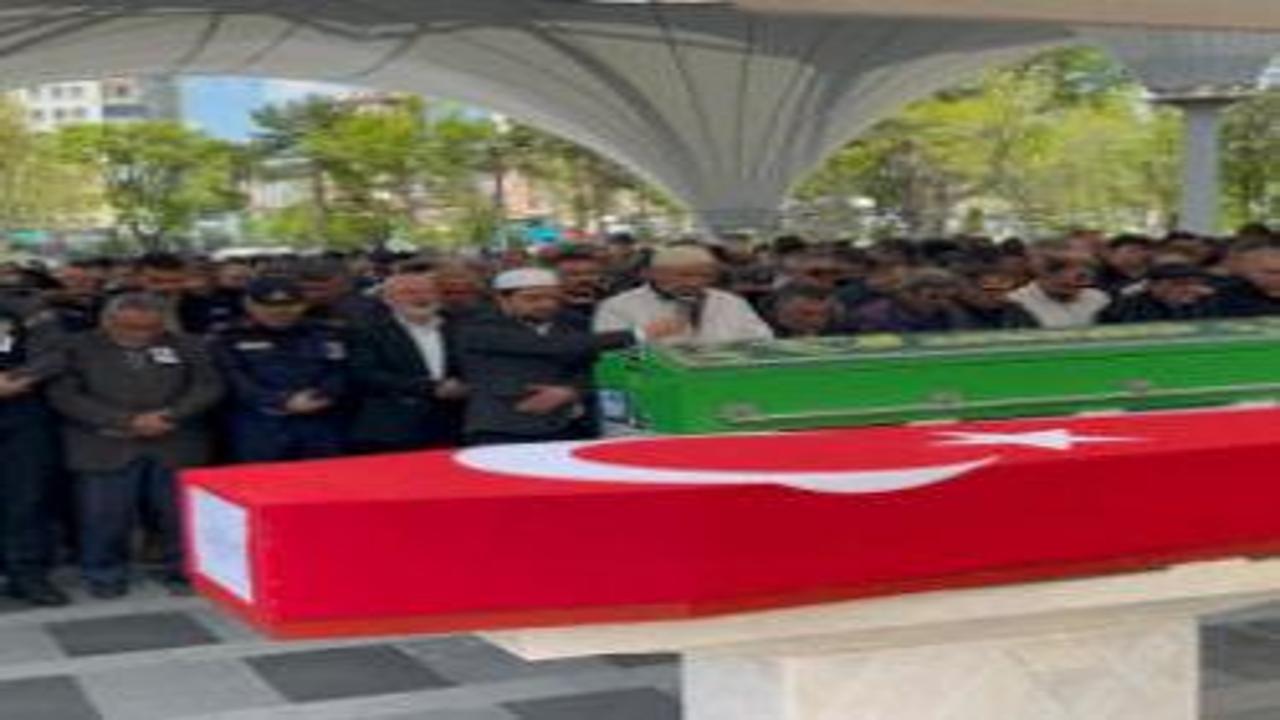 Gazi polis memuru Mehmet Emrullah Kaya Kayseri'de son yolculuğuna uğurlandı