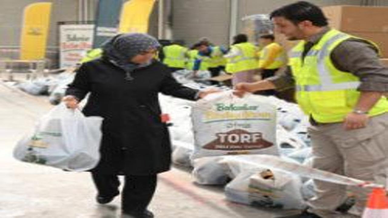 Konya Büyükşehir “Balkonlar Bostan Olsun” projesinde bostan setlerinin dağıtımına başladı