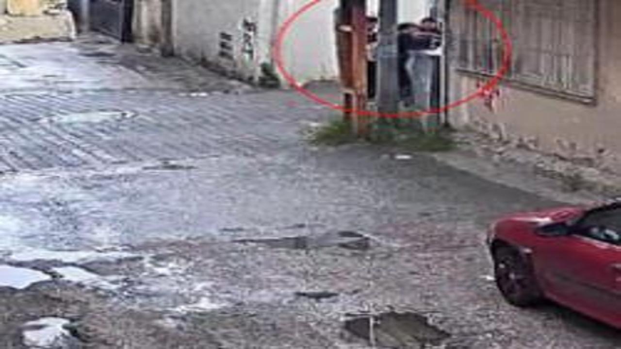 Ne oluyor bu çocuklara! 52 yaşındaki adamı darp ettiler