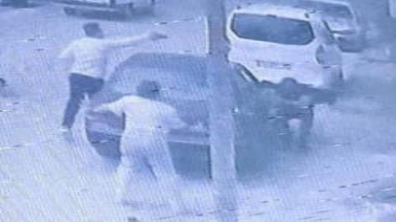 Bursa'da silahlı kavga: Yaralıyı trafik polisi hastaneye yetiştirdi