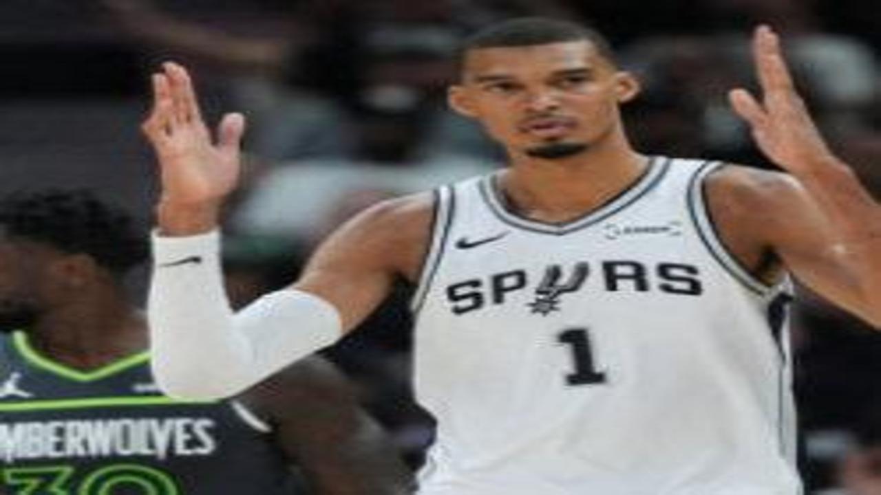 San Antonio Spurs, 38 sayı fark atarak seriyi dengeledi