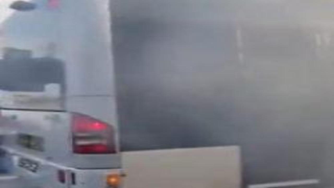 Şişli'de metrobüste yangın: Ekipler müdahale etti!