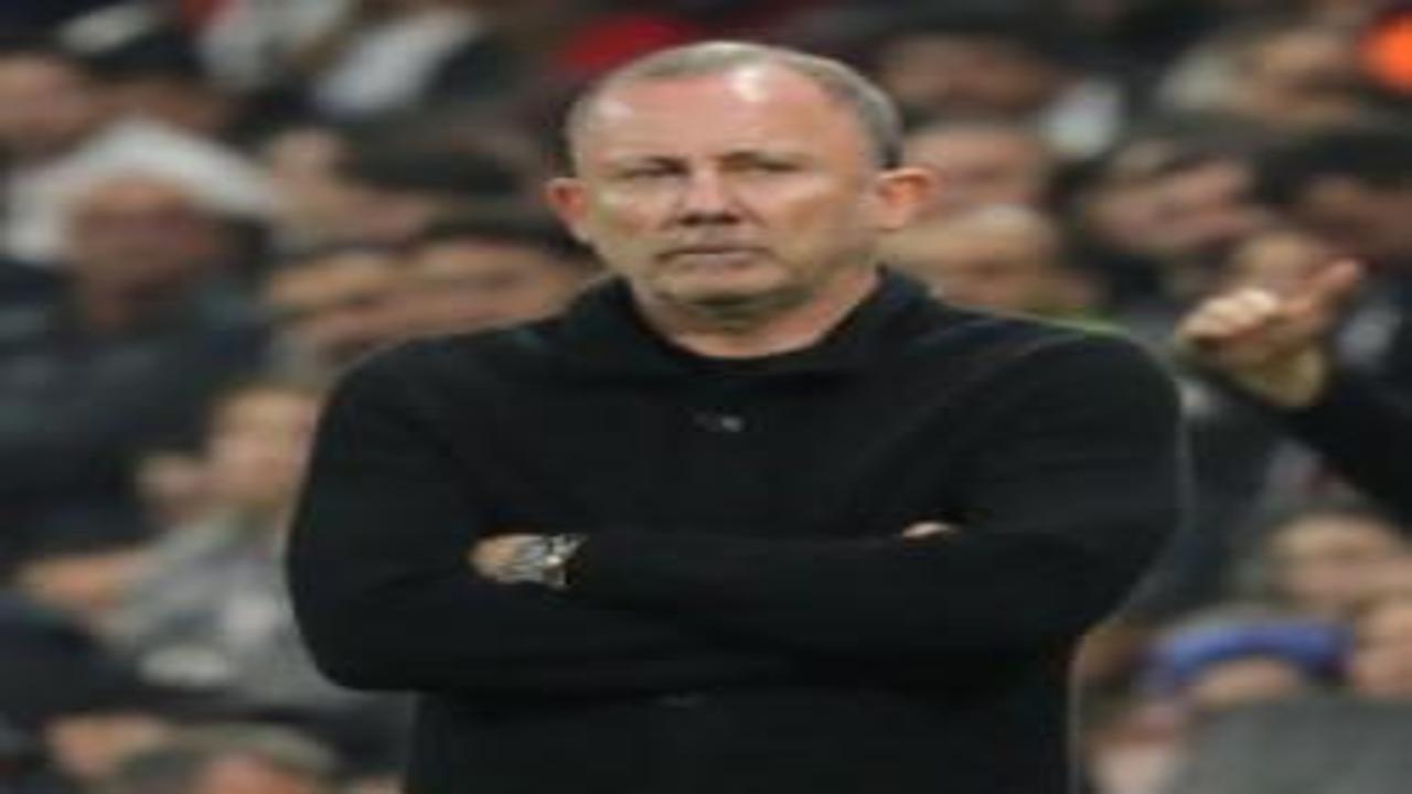 'Taraftar isterse giderim' demişti! Dolmabahçe'de tribünler tek ses yükseldi