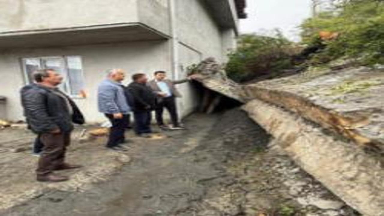 Tokat'ta sağanak nedeniyle istinat duvarı çöktü