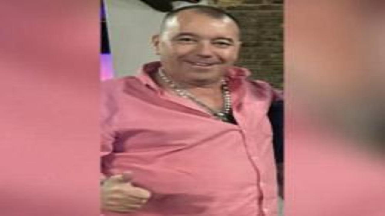 Yarım tonluk timsahın midesinden 6 terlik çıktı!