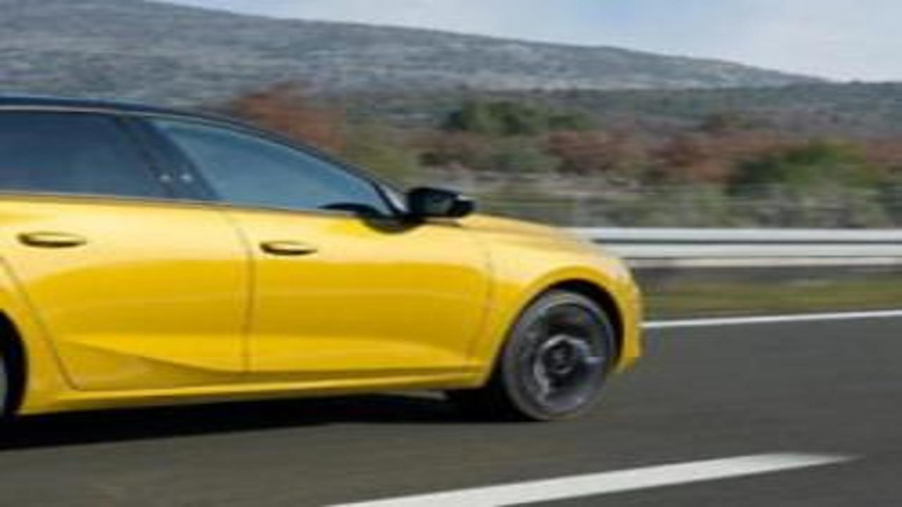 Yenilenen Opel Astra Türkiye'de satışa sunuldu!