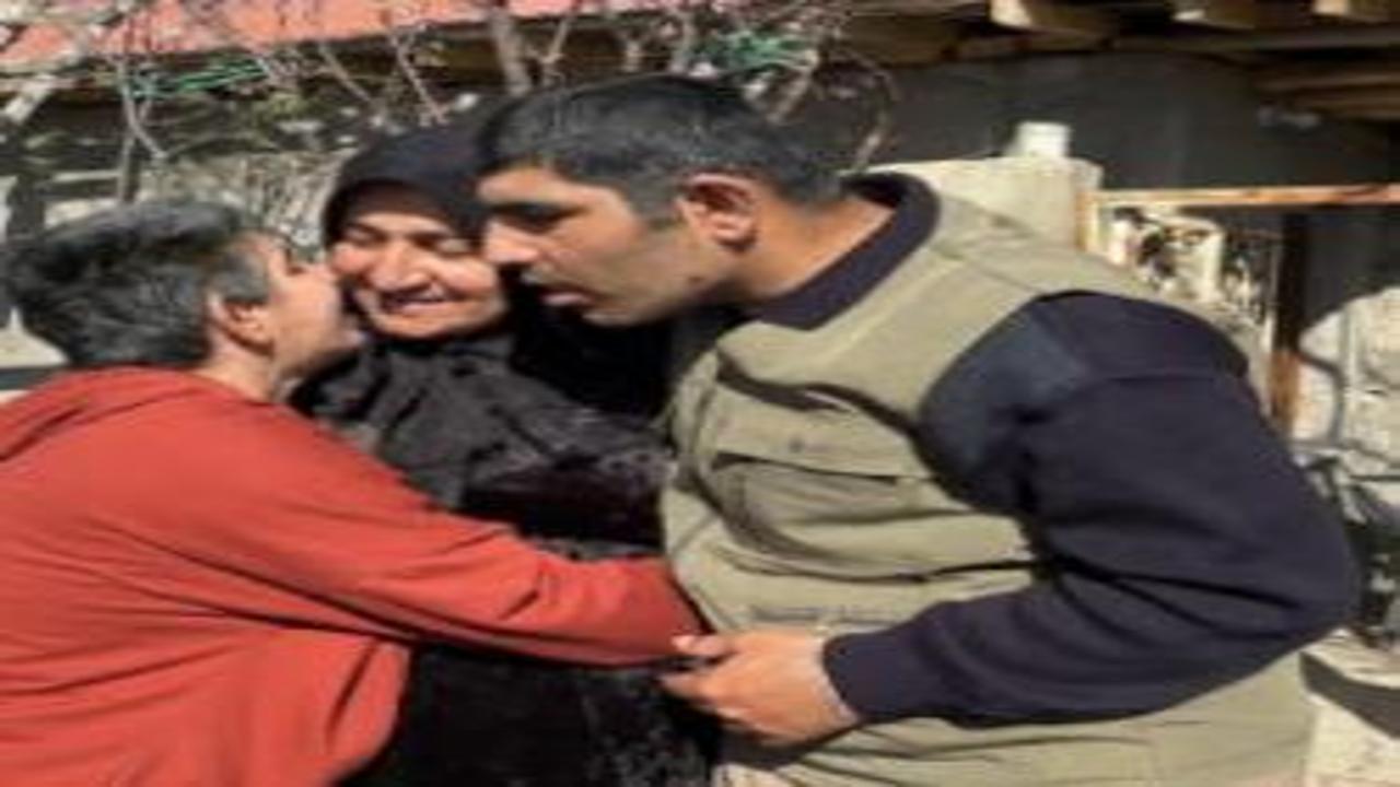 Yüksekova'da bir annenin ömre bedel fedakarlığı duygulandırdı