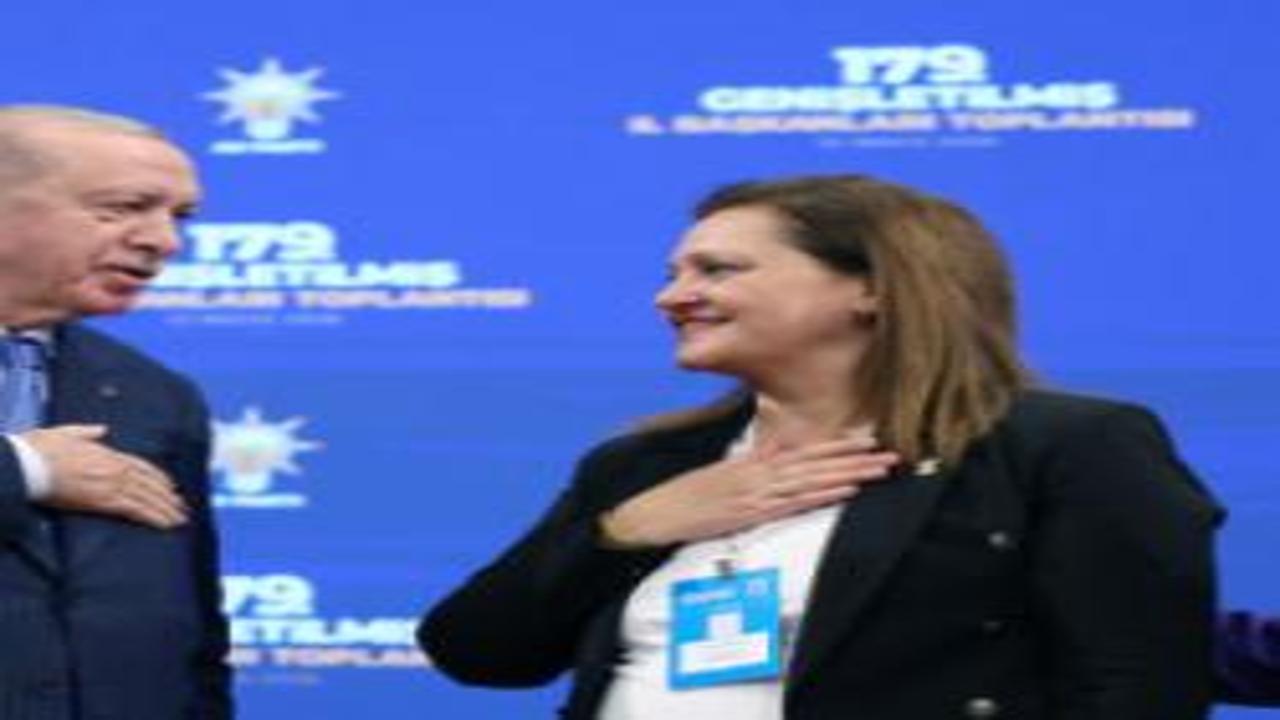 AK Parti'ye katılan Burcu Köksal'dan ilk açıklama! Değerlere saygı duyanlarla yürüyeceğim