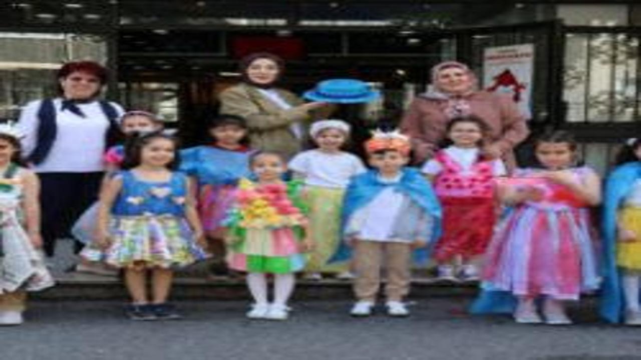 Atık malzemeler çocukların ellerinde sanata dönüştü!