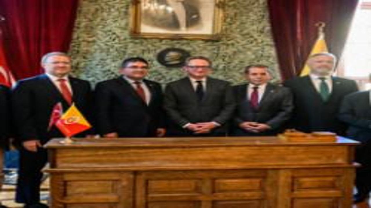 Boris Dillies, Galatasaray Lisesi'ni ziyaret etti