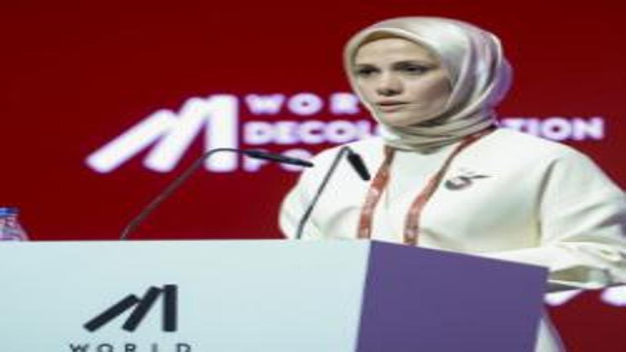 Esra Albayrak: Batı, kendisini ele geçiren efendilik kompleksinden arınmalı