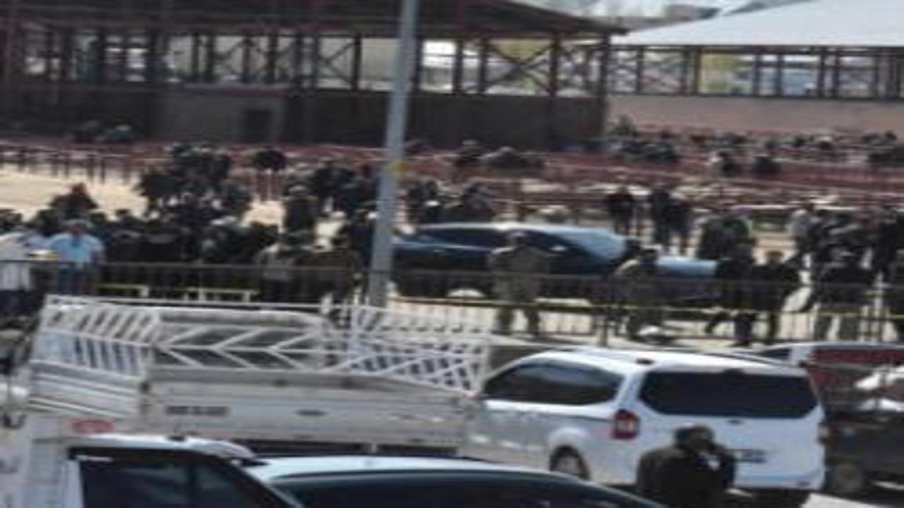 Hayvan pazarında silahlı kavga; 1 ölü, 13 yaralı