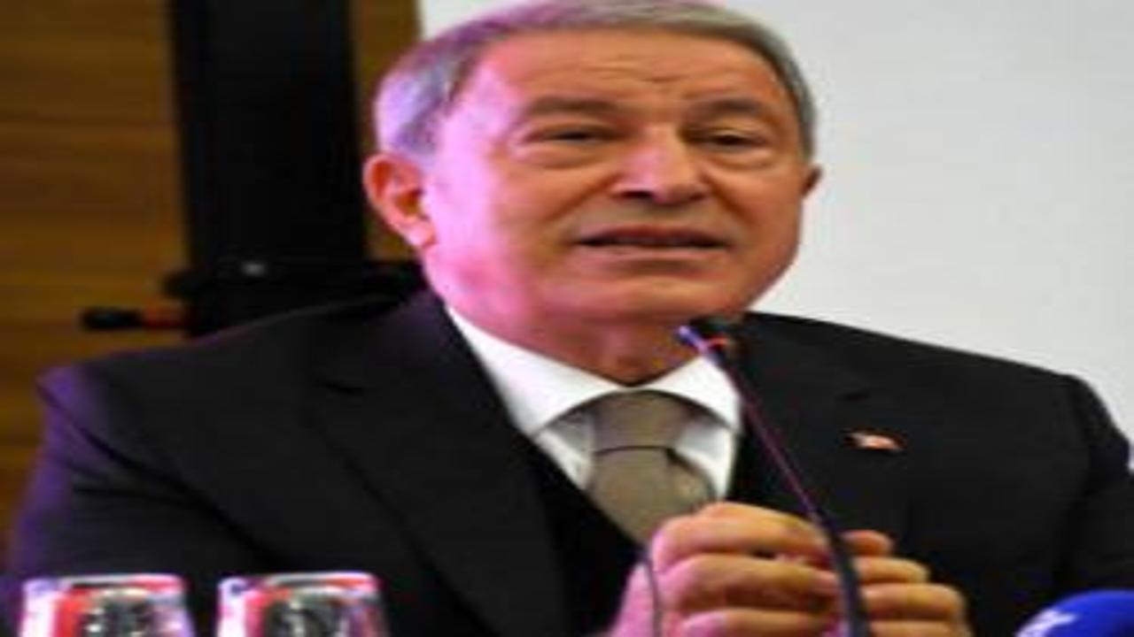 Hulusi Akar’dan üniversitelilere çağrı: Okulu bırakın, Çin'e gidin