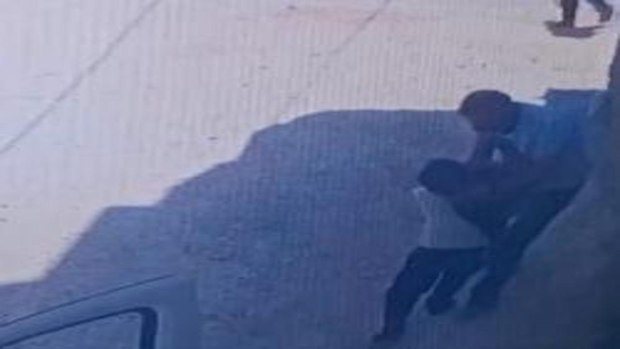 Oğluyla kavga eden 2 çocuğu darbeden babaya gözaltı