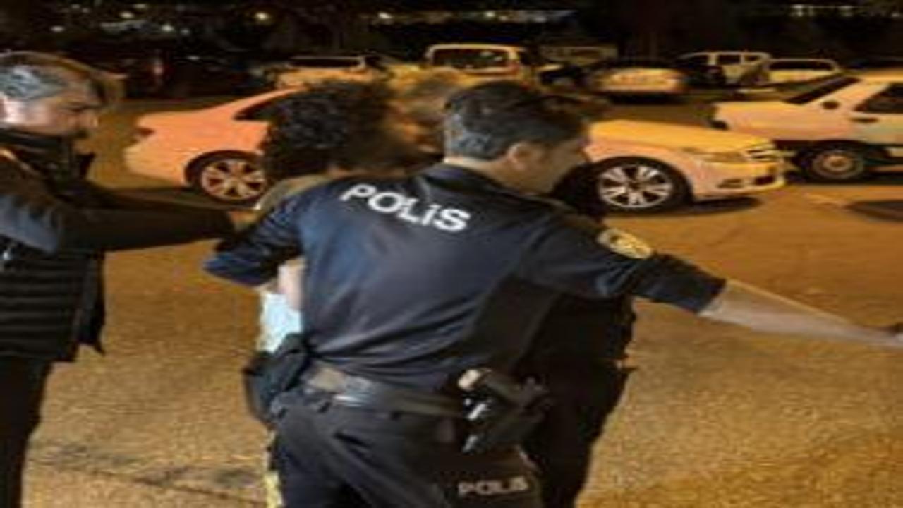 Sağlık ekipleri, kavga eden kardeşler tarafından balkona kilitlendi