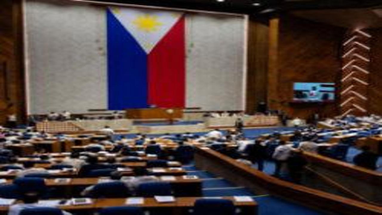 Son dakika...Filipinler Senatosu’nda silah sesleri