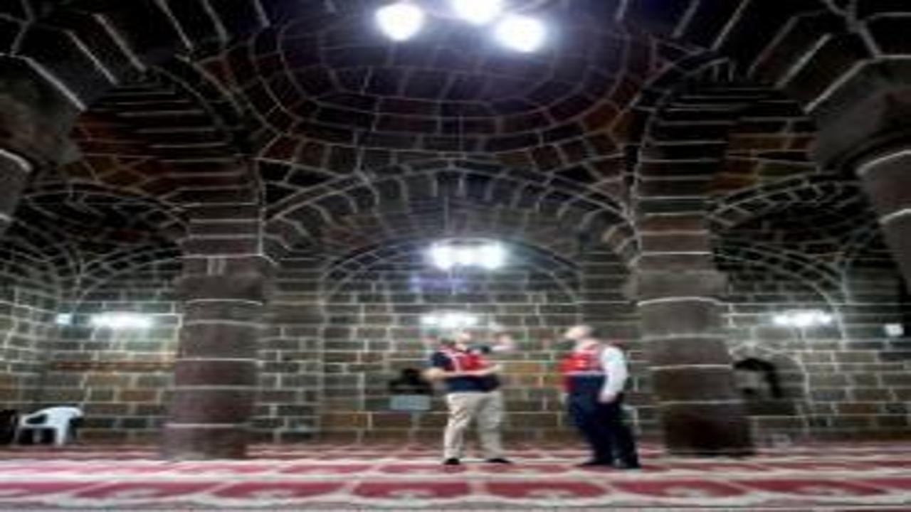 Türkiye’de 9 tane var! İsmini duyanın şaşırdığı cami kendine hayran bırakıyor