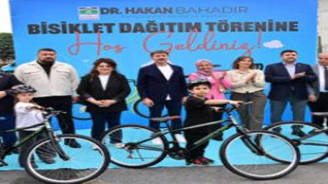 Bahçelievler’de 4 bin 100 çocuğa bisiklet hediye edildi