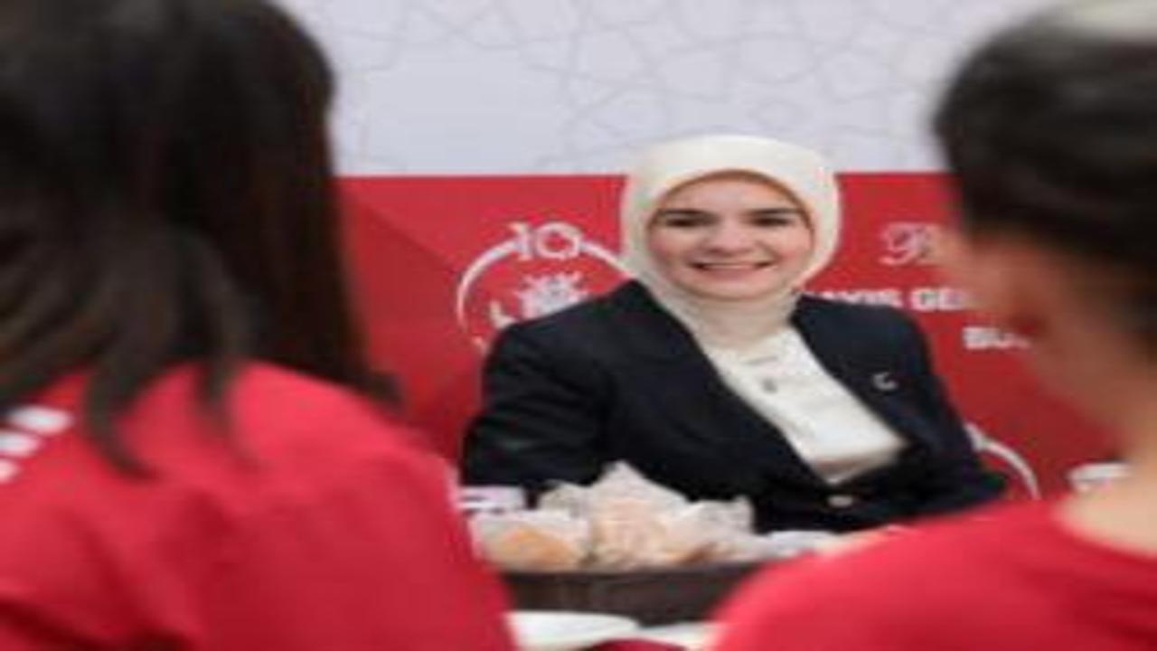 Bakan Göktaş, devlet himayesindeki başarılı sporcu gençlerle buluştu