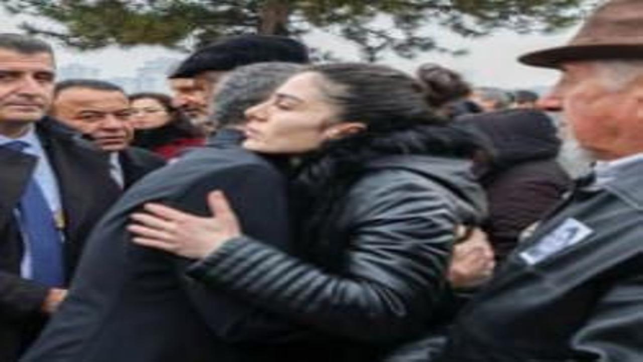 Böyle sarılmışlardı: Meğer Özgür Özel'in yasak aşkıymış