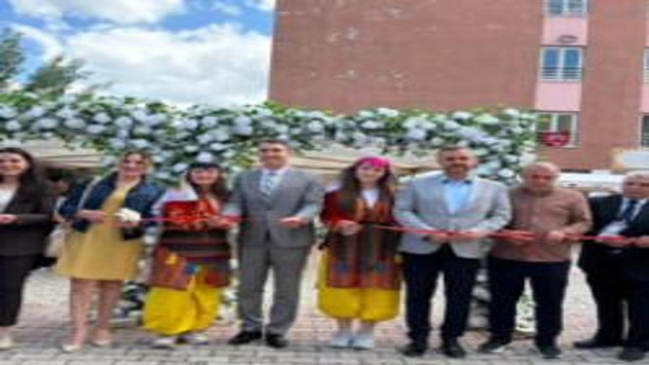 Bucak Adem Tolunay Fen Lisesi’nde TÜBİTAK Bilim Fuarı açıldı