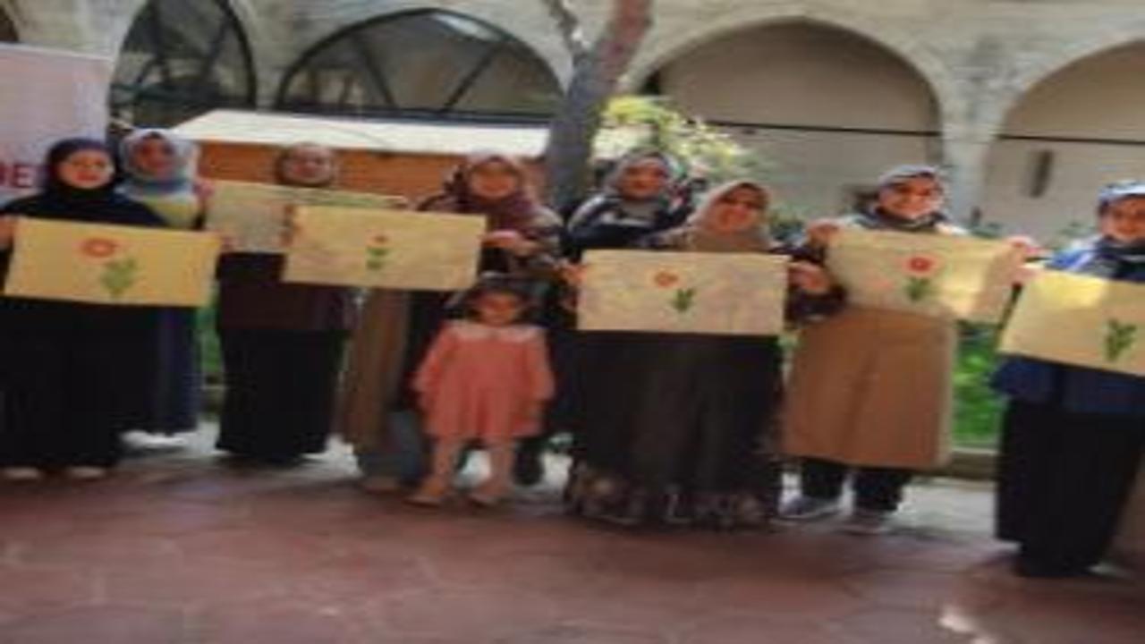 ESÖNDER çini, ebru ve kokulu taşı aynı atölyede buluşturdu