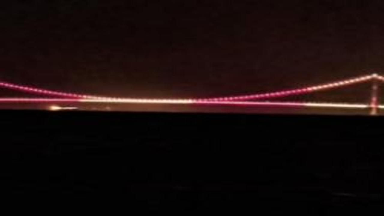 Çanakkale Köprüsü sarı kırmızılı renklerle aydınlatıldı