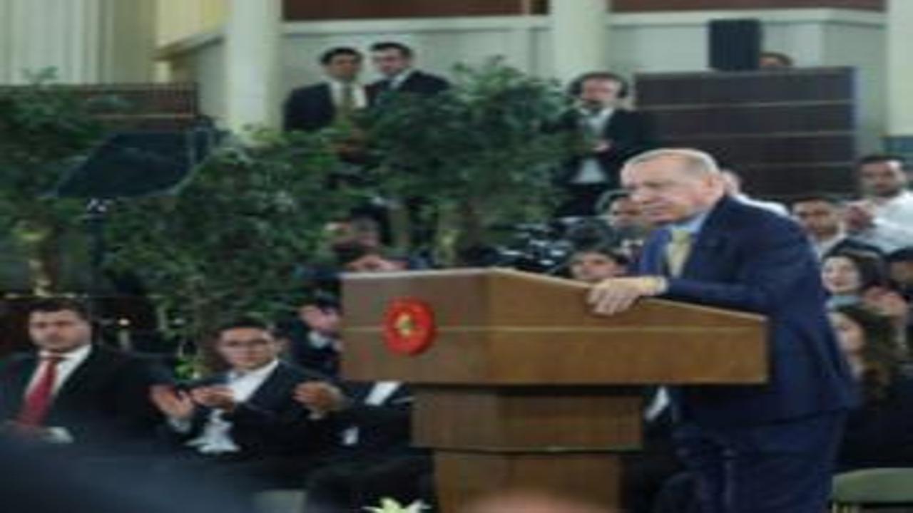 Cumhurbaşkanı Erdoğan gençlerle buluştu: Gençlerimizle omuz omuza yürümeyi sürdüreceğiz