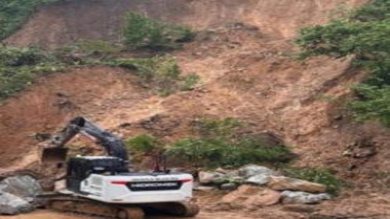 Giresun'da heyelan alarmı: 11 ev tahliye edildi, bakanlık devrede...