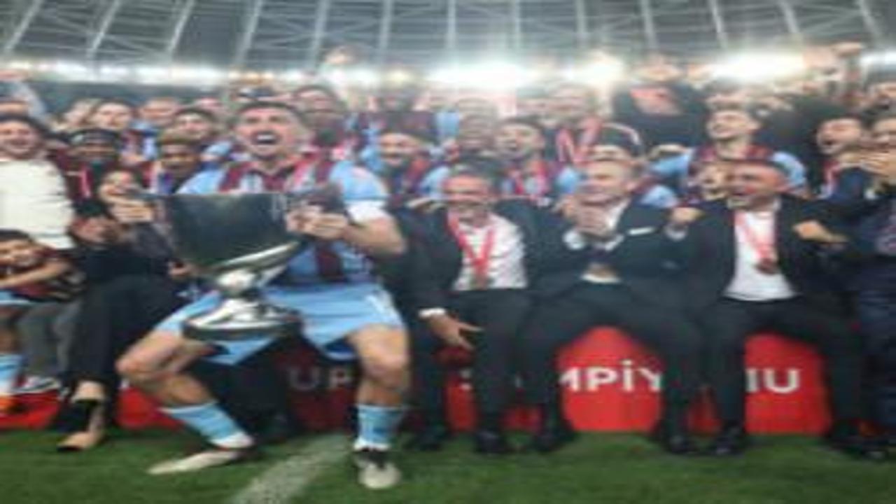 Kaptanın ellerinde yükseldi! Trabzonspor, kupasına kavuştu