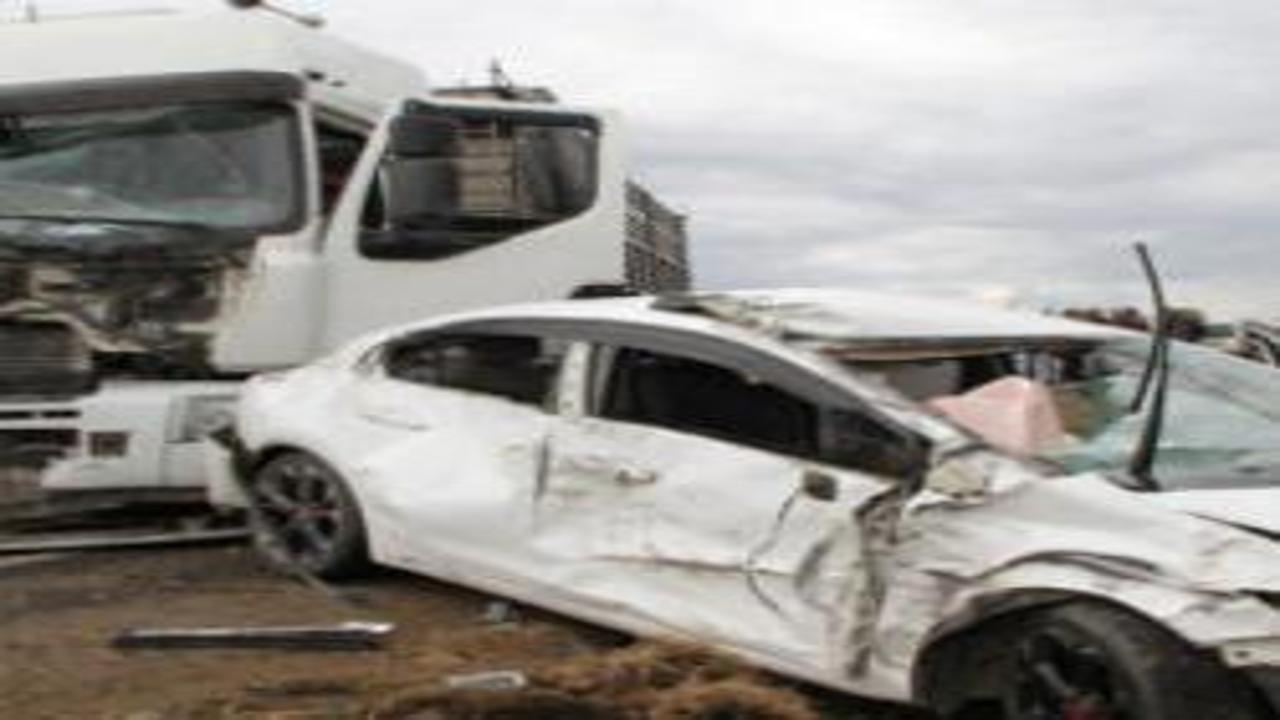 Kula'da zincirleme trafik kazası: 8 yaralı, 1 gözaltı
