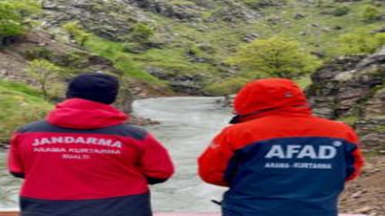 Muş'ta dereye düşen Gülsima aranıyor