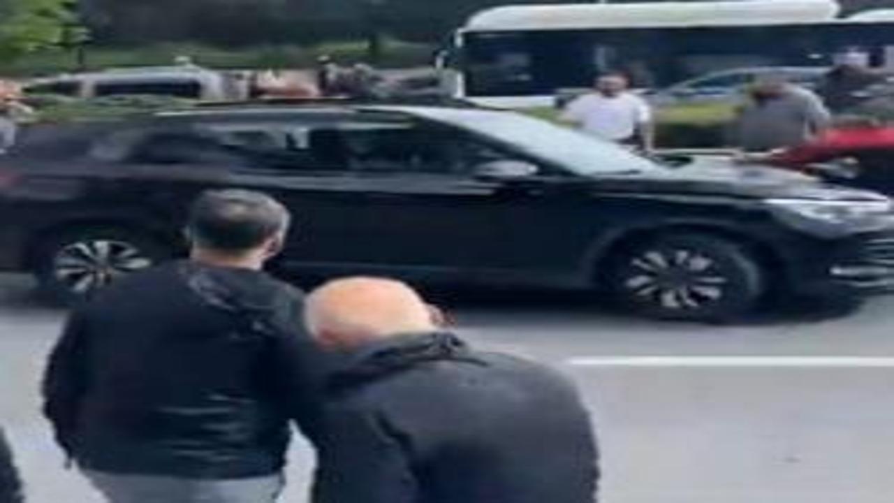 Özgür Özel'in Meclis'e yürüyüşü sırasında kalabalığa dalan araç kadını ezip kaçtı