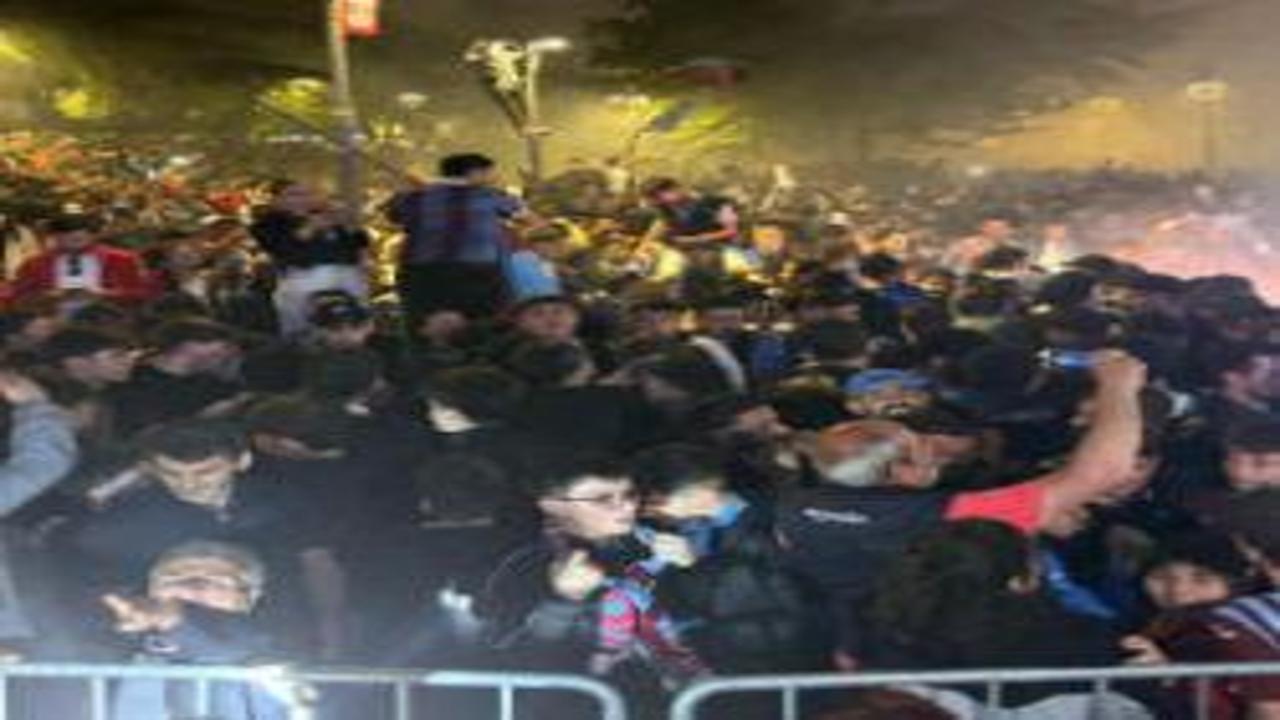 Trabzon haklı sokaklara döküldü! Şehir bayram yerine döndü