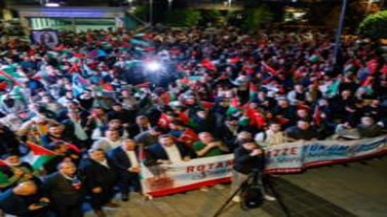 Üsküdar’da filo baskını protesto edildi: Binlerce kişi meydanları doldurdu