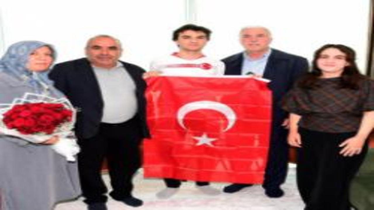Gençlerin bayrak sevgisi CİMER'e yansıdı