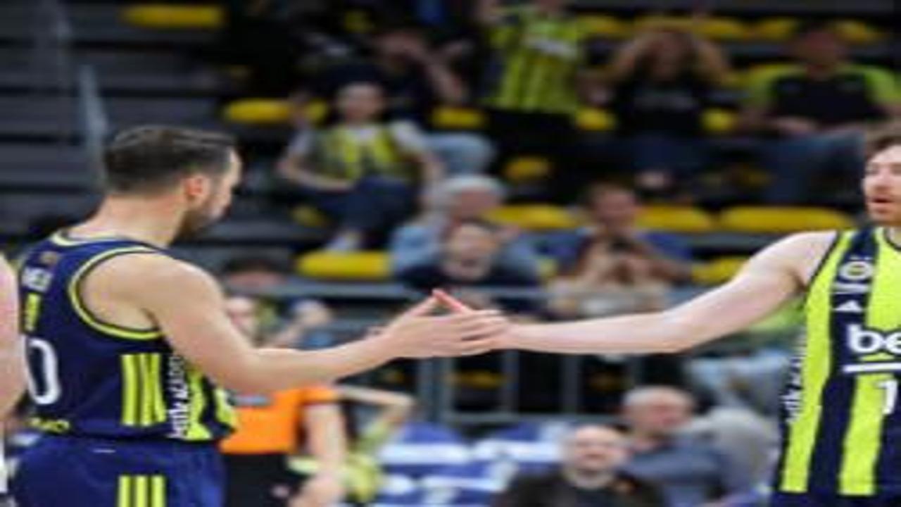 Anadolu Efes ve Fenerbahçe yarı final bileti için parkeye çıkacaklar!